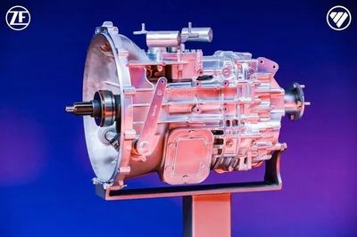 采埃孚福田合資工廠正式投產 傳勝12擋自動變速箱下線與發動機裝配能力樹立新標桿